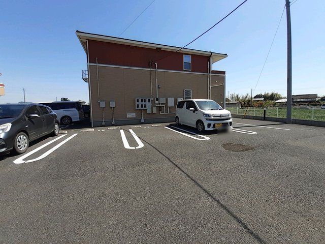 【太田市新田小金井町のアパートの駐車場】