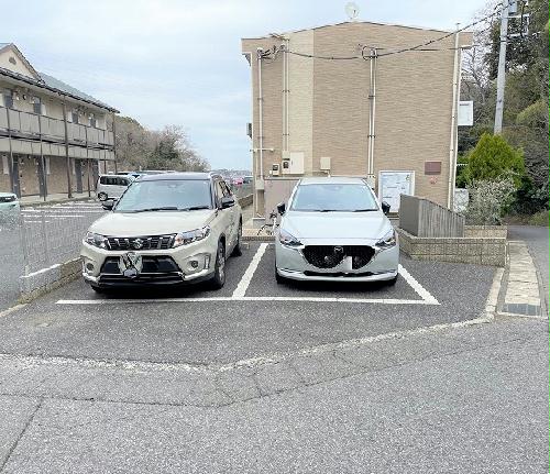 【レオパレスヒルの駐車場】