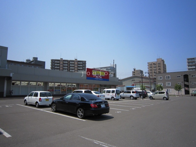 【札幌市白石区東札幌二条のマンションのドラックストア】