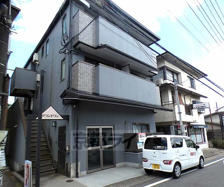 京都市左京区岩倉三宅町のマンションの建物外観