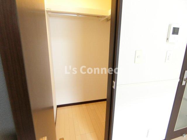 収納　ウォークインクローゼットでお荷物もすっきり収納。