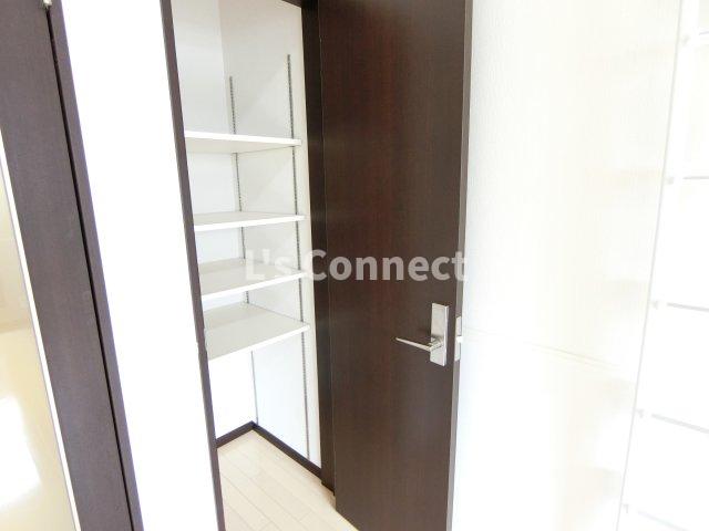 その他設備　段付き収納もあります。