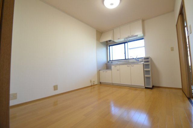 その他部屋・スペース　冷蔵庫やテーブルを置いても広々使えそう！