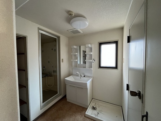 洗面設備　※他号室の写真です
