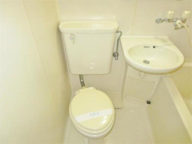 トイレ　トイレとお風呂が一緒なのでお掃除が楽チンです