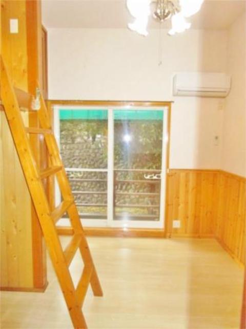 居室・リビング　天井がとても高いです