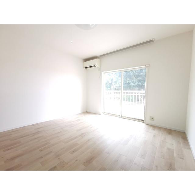 居室・リビング　別号室の写真になります。