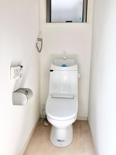 代々木戸建のトイレ写真