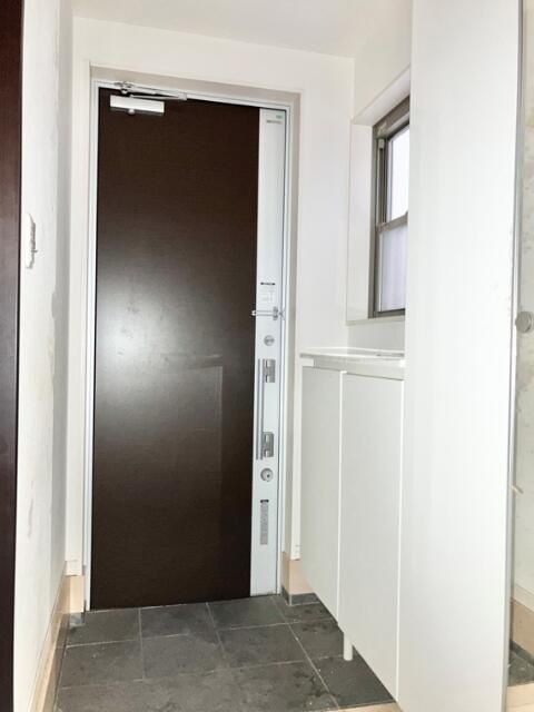 代々木戸建の玄関写真