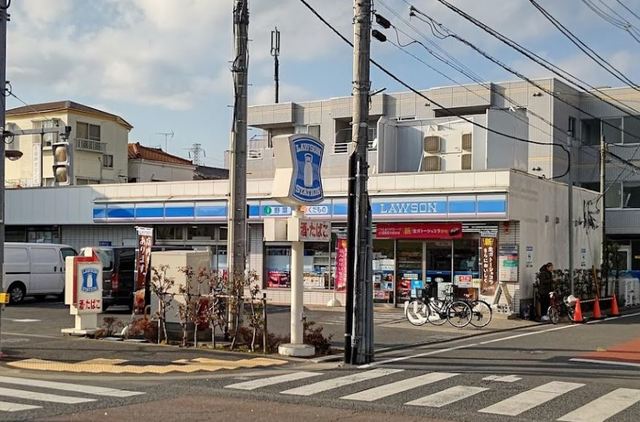 コンビニ　ローソン鹿骨五丁目店（コンビニ）まで566m