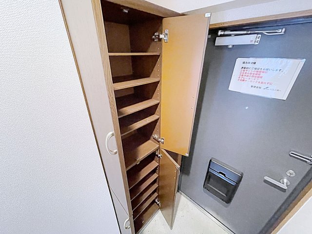 名鉄常滑線 豊田本町駅 徒歩8分 4階建 築49年の玄関写真