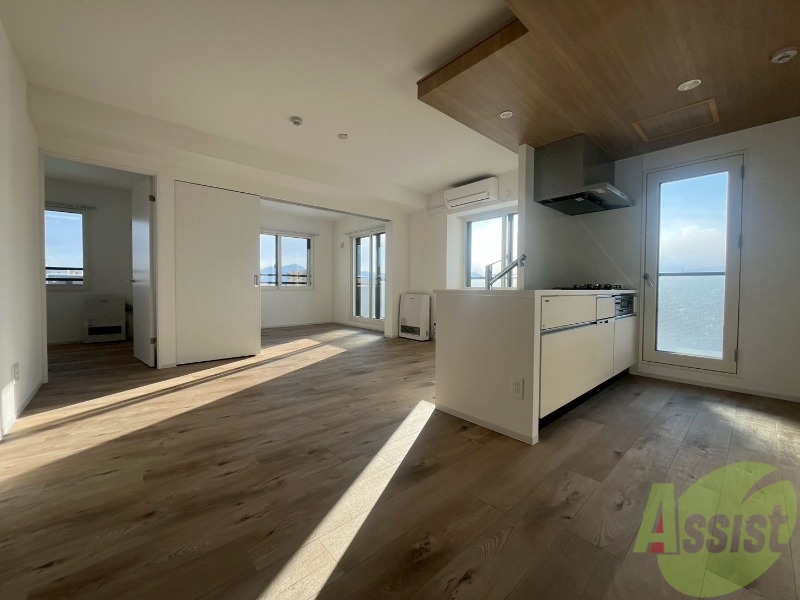 居室・リビング　広くてキレイなお部屋が広がっていて、充実した生活が送れそう。