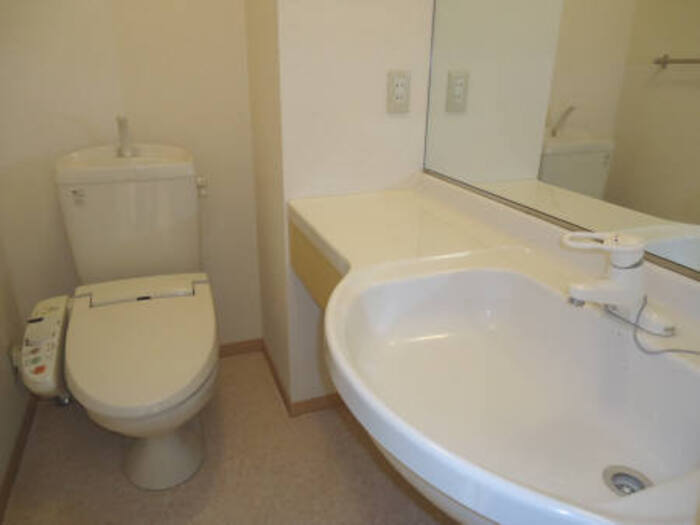 洗面設備　201 洗面所・   （温水洗浄暖房便座・洗面台）