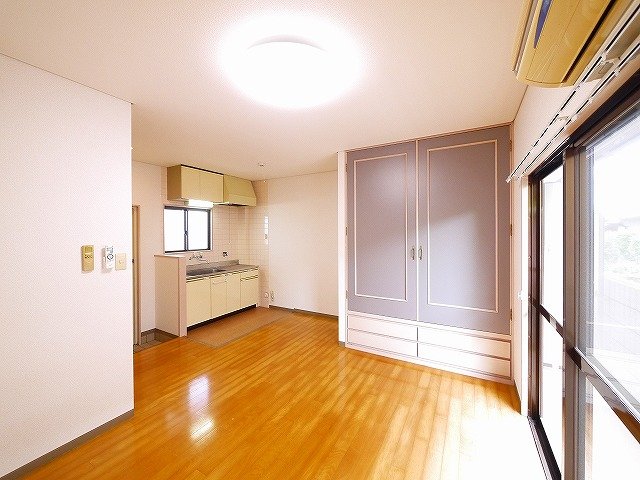 その他部屋・スペース　落ち着いた色調の寝室です