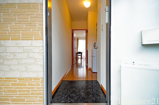 玄関　家具家電付で引越しラクラク。