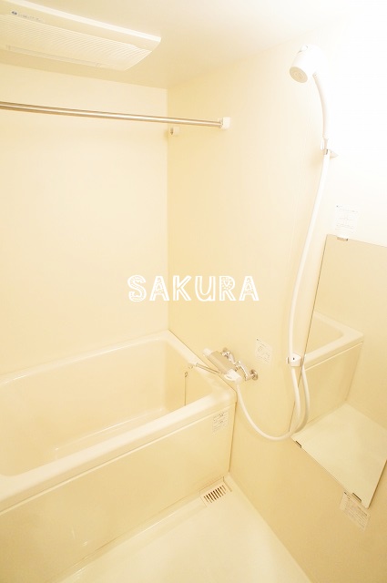 バス・シャワールーム　雨の日でも安心の浴室乾燥機付きです♪