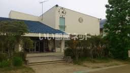 小学校　潮来市立日の出小学校（小学校）まで832m