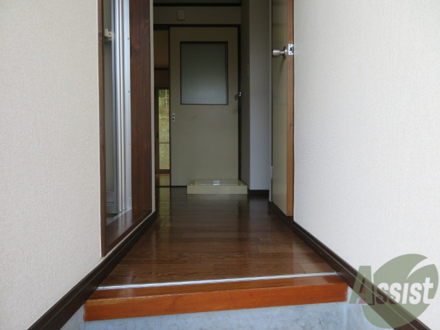 玄関　玄関になります。毎日の出入りはこちらから。