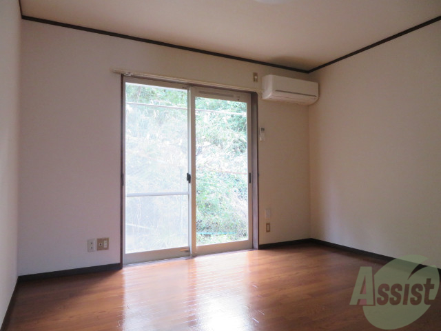 居室・リビング　とても広々しているリビングです。日当たりも良いですね