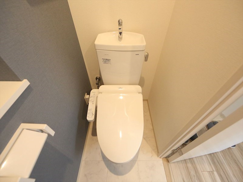 トイレ　温水洗浄暖房便座付トイレ