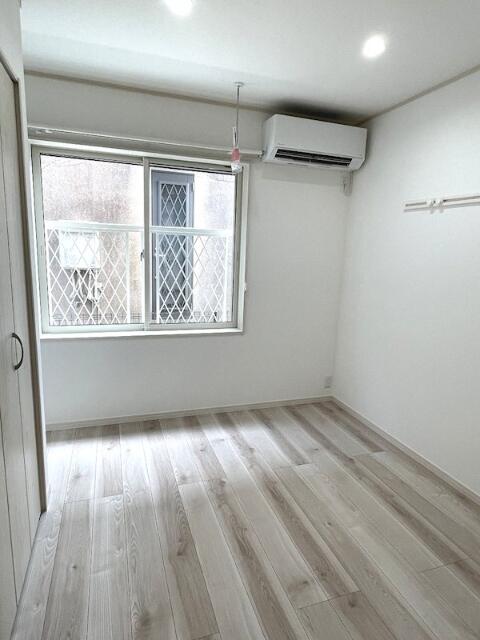 居室・リビング　白が基調の明るい室内！広々！