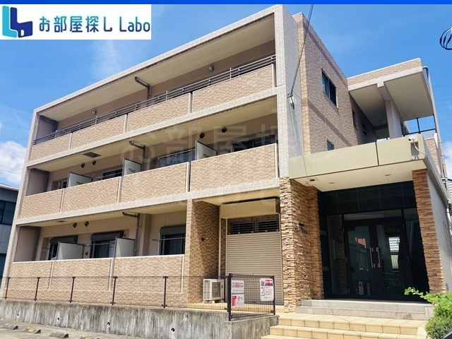 足柄下郡湯河原町土肥のマンションの建物外観