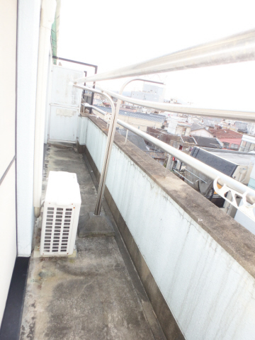 バルコニー　西向きで西日が差し込みます☆