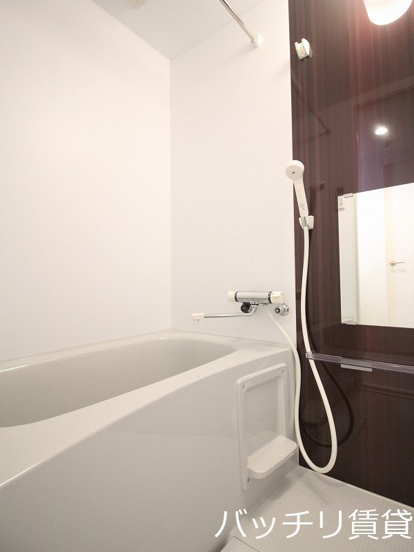 バス・シャワールーム　同型タイプの為、現状を優先いたします