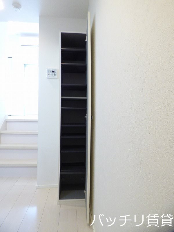 玄関　同型タイプの為、現状を優先いたします