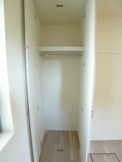 収納　５帖洋室収納