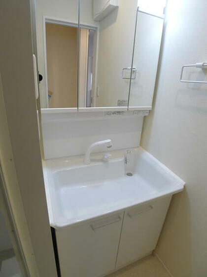 洗面設備　シャンプードレッサー洗面台