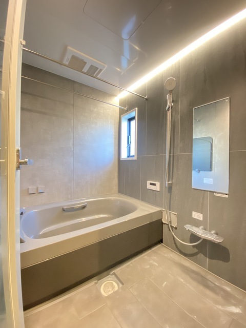 バス・シャワールーム　☆ジャグジー付きバス☆