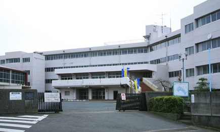 小学校　伊勢原市立竹園小学校（小学校）まで855m
