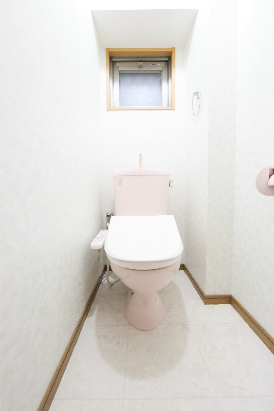 トイレ　温水洗浄便座付き