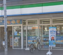 コンビニ　ファミリーマート さいたま本町東二丁目店（コンビニ）まで234m