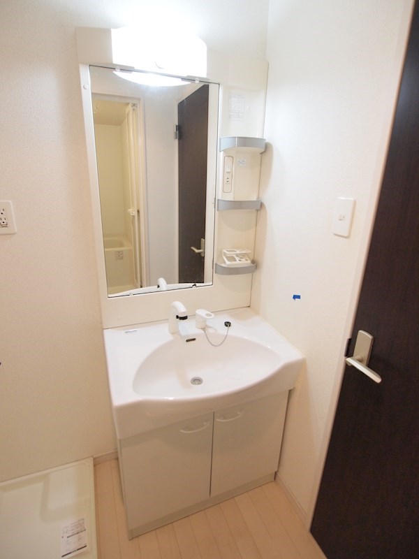 洗面設備　脱衣所あり。独立洗面台です。