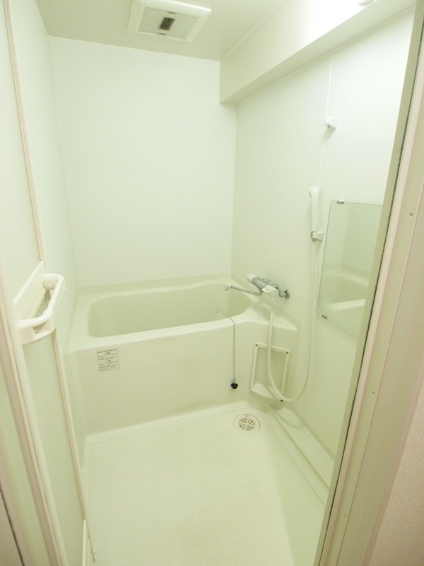 バス・シャワールーム　広く綺麗なお風呂★追い炊き式です。