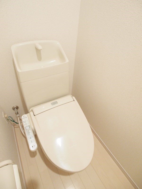 トイレ　ウォシュレット付きのトイレです。