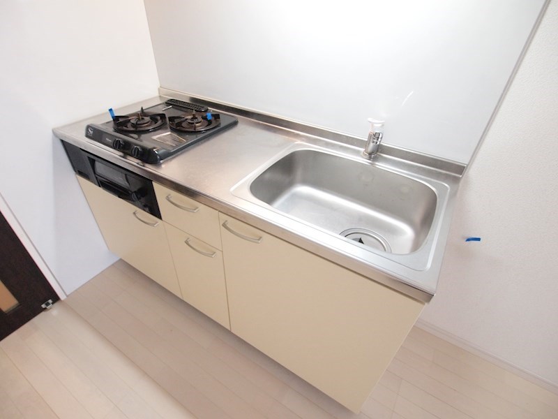 その他設備　システムキッチン。ガスコンロ・グリル付きです。