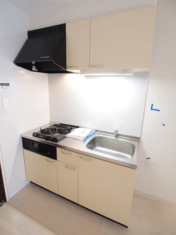 キッチン　システムキッチン★スペース広々です。