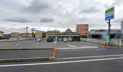 コンビニ　ファミリーマート岡山西長瀬店（コンビニ）まで665m