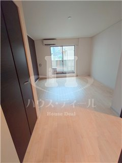 居室・リビング　ゆったり過ごせる居間です