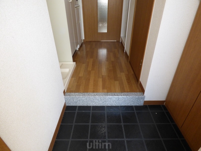 玄関　※別のお部屋の写真です