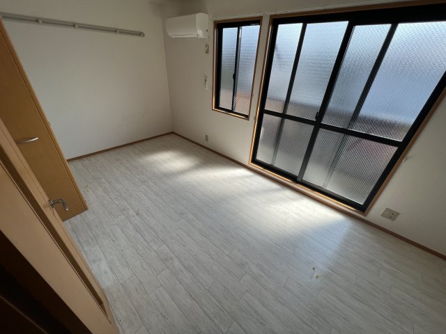 居室・リビング　南向きで日当たり良好！エアコン付き！