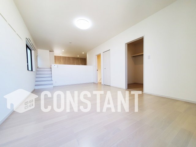 居室・リビング　※同タイプの参考物件写真となります（色・素材等違う場合もござ