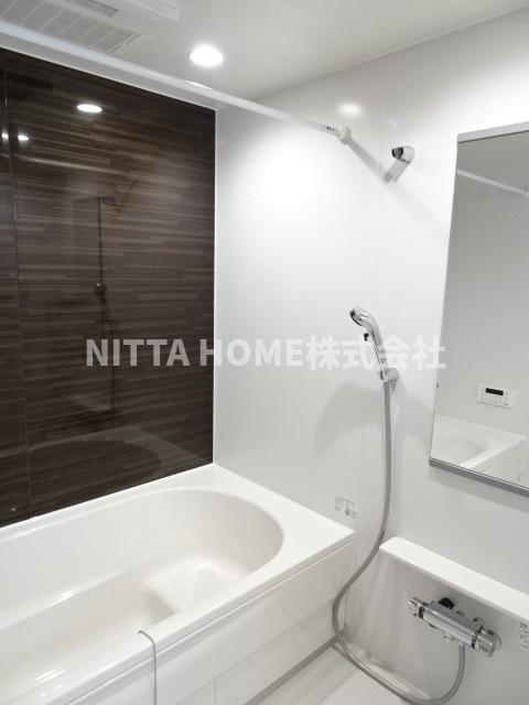 バス・シャワールーム　広々１坪タイプのバスルームです♪