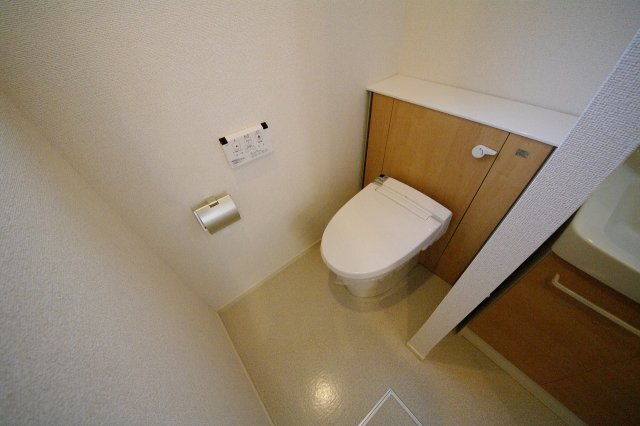 トイレ　温水洗浄便座機能付き♪