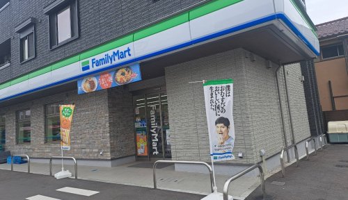 コンビニ　ファミリーマート 東小金井駅南店（コンビニ）まで18m