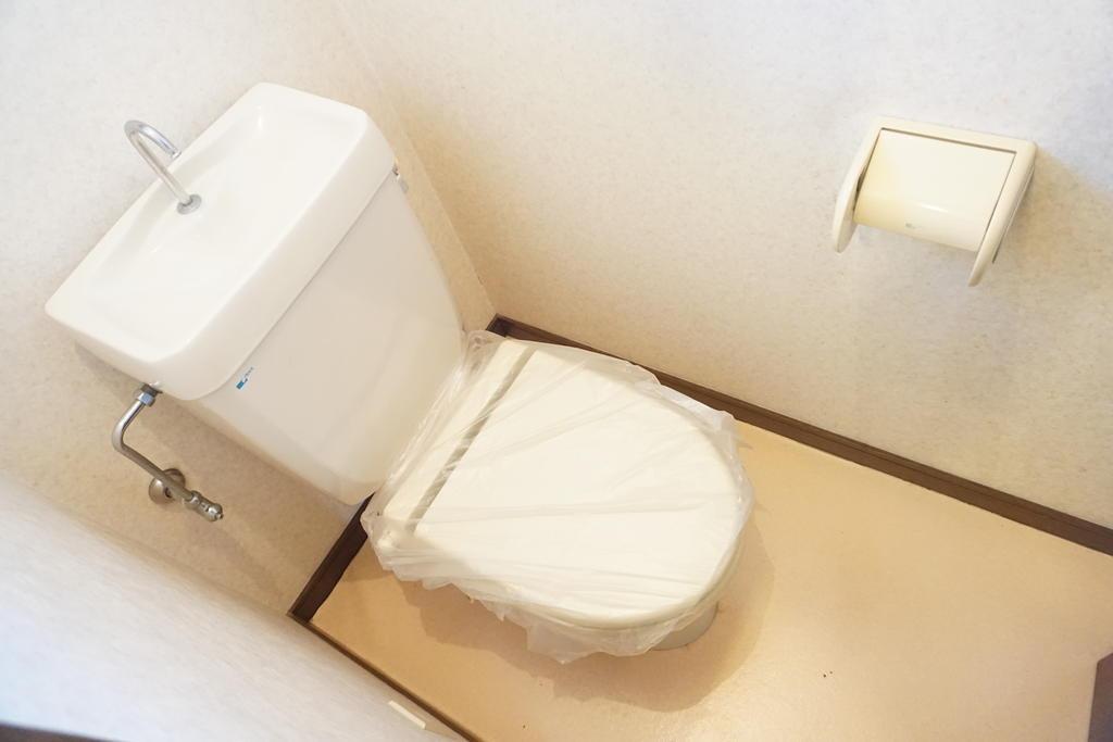 トイレ　ご希望により温水便座取付ます