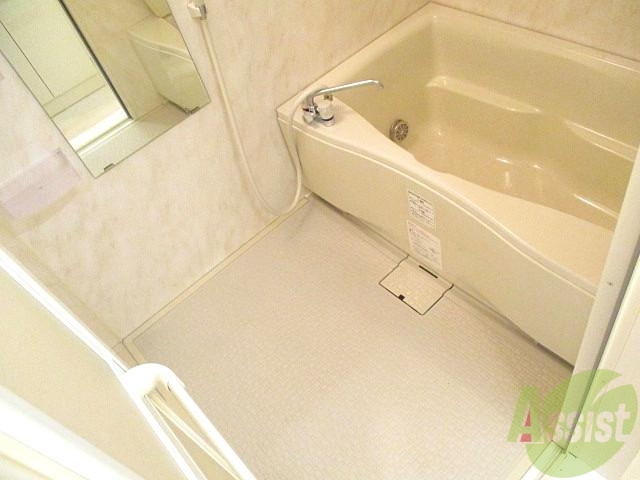 バス・シャワールーム　綺麗で広めのお風呂ですよ、毎日お風呂が楽しみですね♪